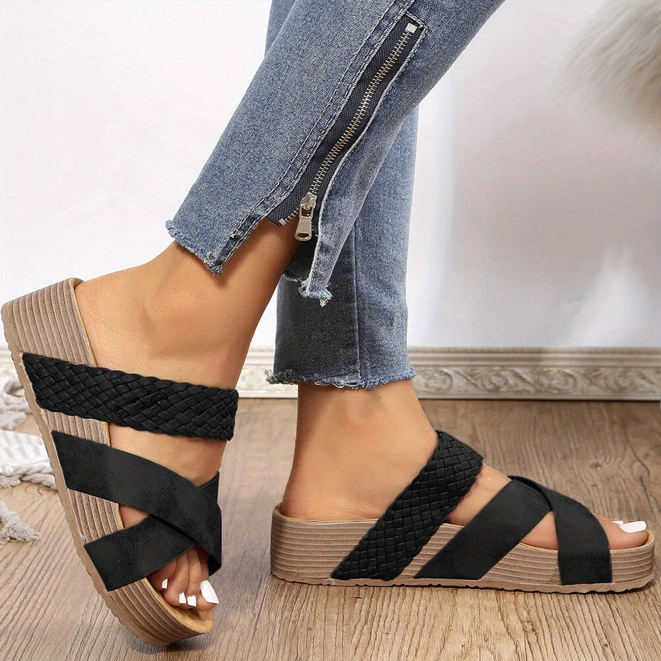 Nelly Designers | Geflochtene Detail Criss Cross Plateau Hausschuhe